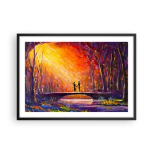 Poster in einem schwarzem Rahmen - Romantisches Paar auf einer Brücke im herbstlichen Wald - 70x50cm - Der Himmel liebt sie auch - Moderne Wanddekoration für Wohnzimmer und Schlafzimmer ARTTOR
