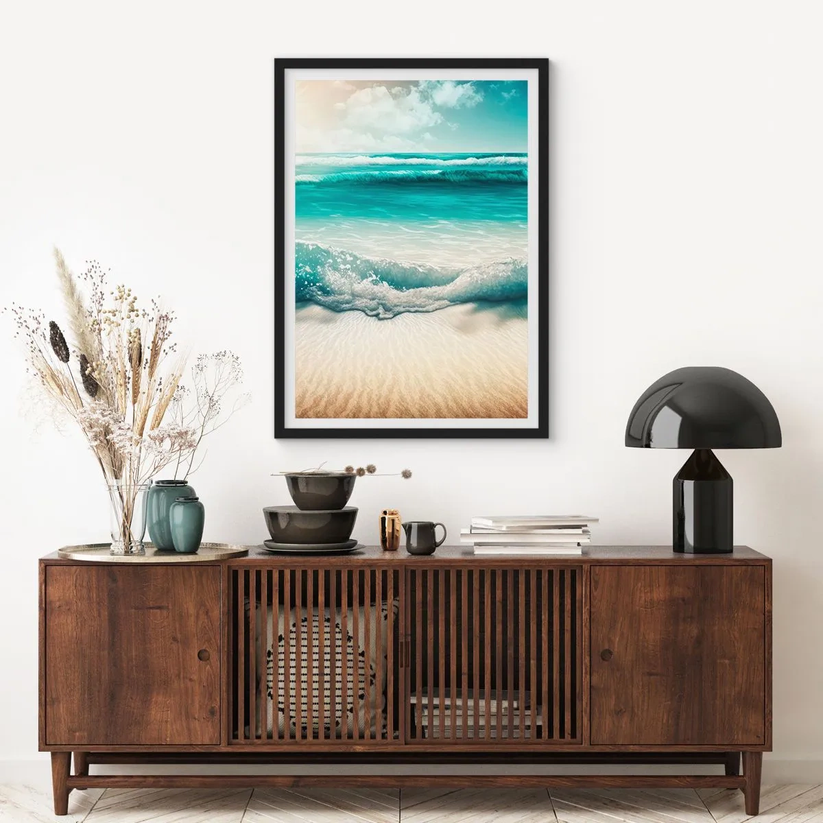 Poster in einem schwarzem Rahmen - Türkisfarbene Wellen brechen auf den goldenen Sand des Strandes - 50x70cm - Frieden des Ozeans - Moderne Wanddekoration für Wohnzimmer und Schlafzimmer ARTTOR