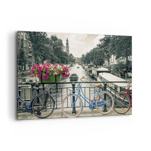Bild auf Leinwand - Leinwandbild - Eine Brücke mit Fahrrädern und Blumen über einem Kanal in Amsterdam - 120x80cm - Die Farben der Amsterdamer Straße - Moderne Wanddekoration für Wohnzimmer und Schlafzimmer ARTTOR