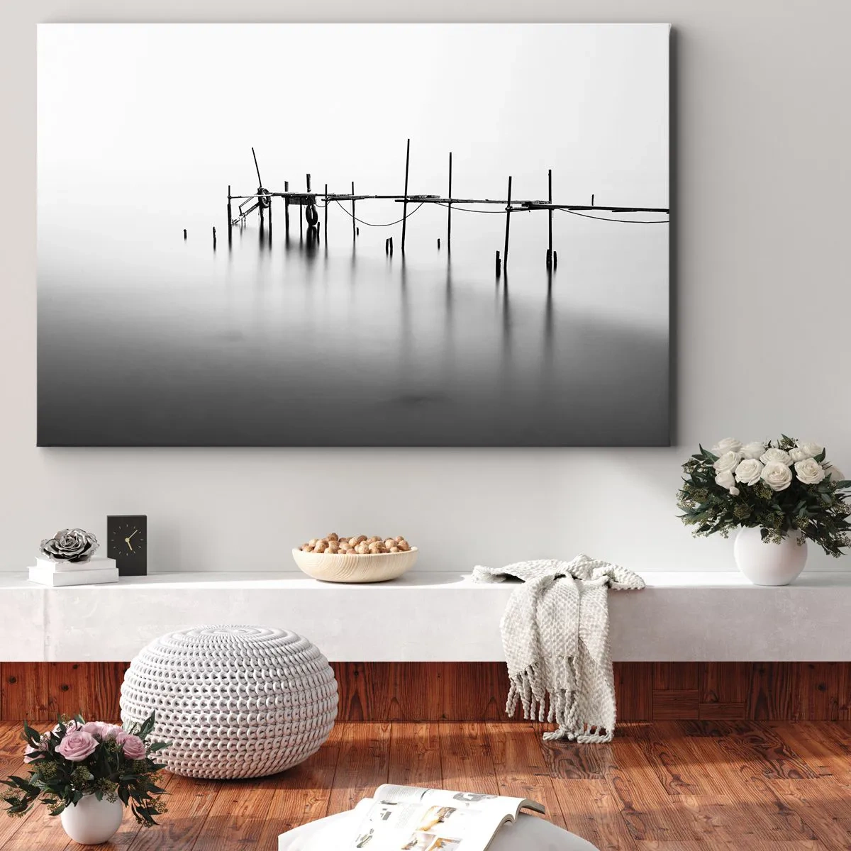 Bild auf Leinwand - Leinwandbild - Ein schwarz-weißer Steg inmitten einer nebligen Landschaft - 100x70cm - Was ist, wenn es keine Welt gibt? - Moderne Wanddekoration für Wohnzimmer und Schlafzimmer ARTTOR