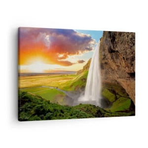 Bild auf Leinwand - Leinwandbild - Ein Wasserfall in einer malerischen Landschaft bei Sonnenuntergang - 70x50cm - Die Fülle des isländischen Sommers - Moderne Wanddekoration für Wohnzimmer und Schlafzimmer ARTTOR