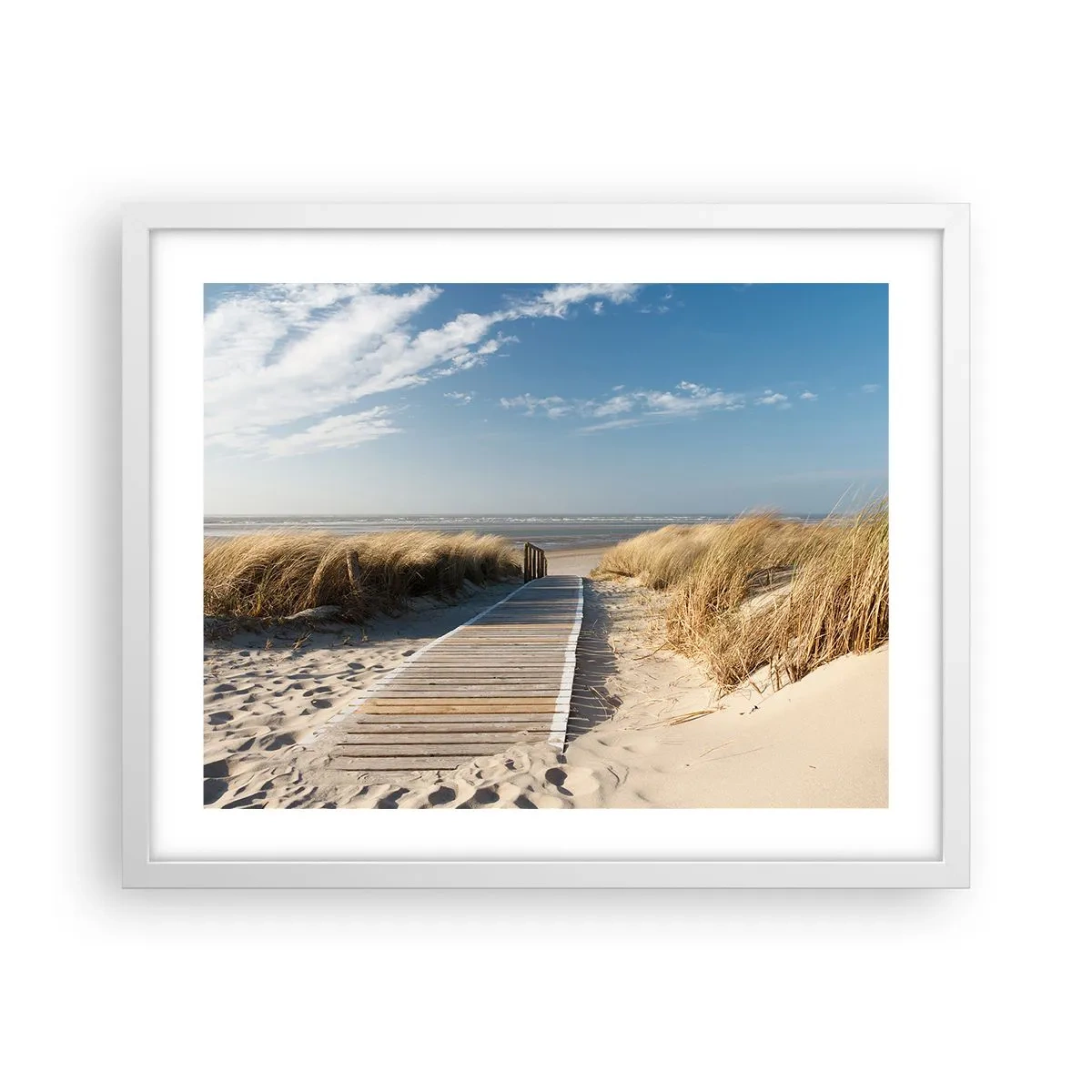 Poster in einem weißen Rahmen - Hinter der Düne, im Rauschen des Grases - 50x40 cm