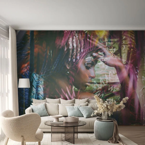 Fototapete Premium Sand - Porträt einer Frau im tropischen Licht - 100x70cm - Mutter Natur im Dschungel - Moderne Wanddekoration für Wohnzimmer und Schlafzimmer ARTTOR