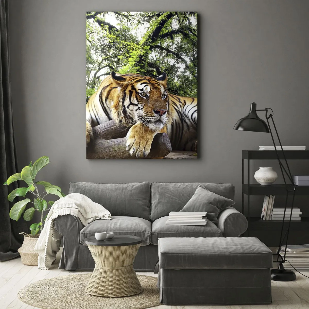 Bild auf Leinwand - Leinwandbild - Ein Tiger ruht in einem tropischen Wald - 70x100cm - Hochachtungsvoll - Moderne Wanddekoration für Wohnzimmer und Schlafzimmer ARTTOR