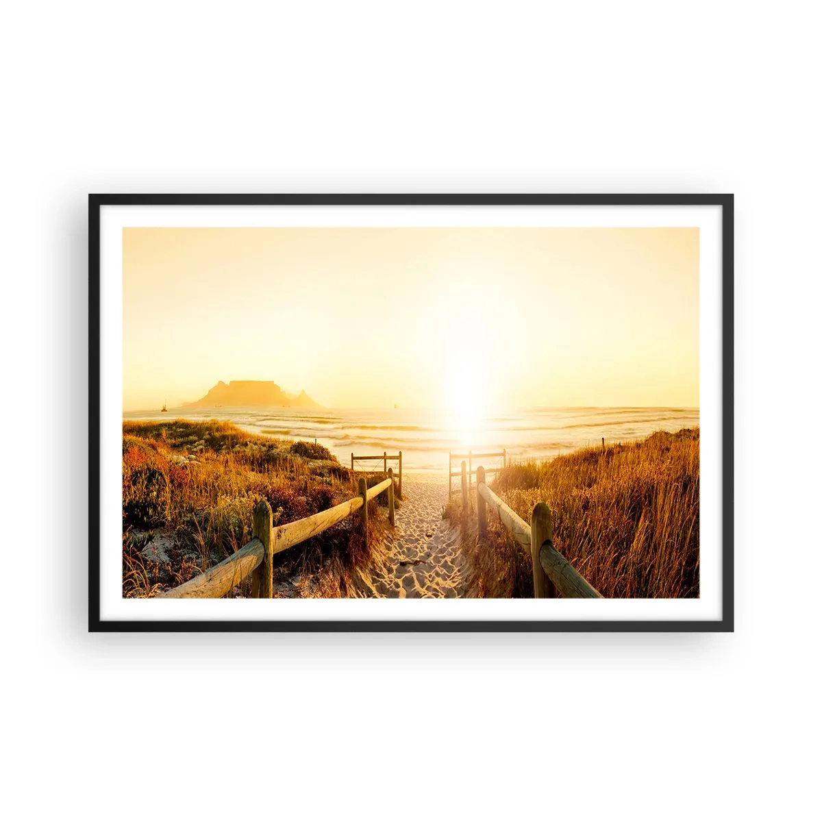 Poster in einem schwarzem Rahmen - Über die Düne, der Sonne entgegen - 91x61 cm