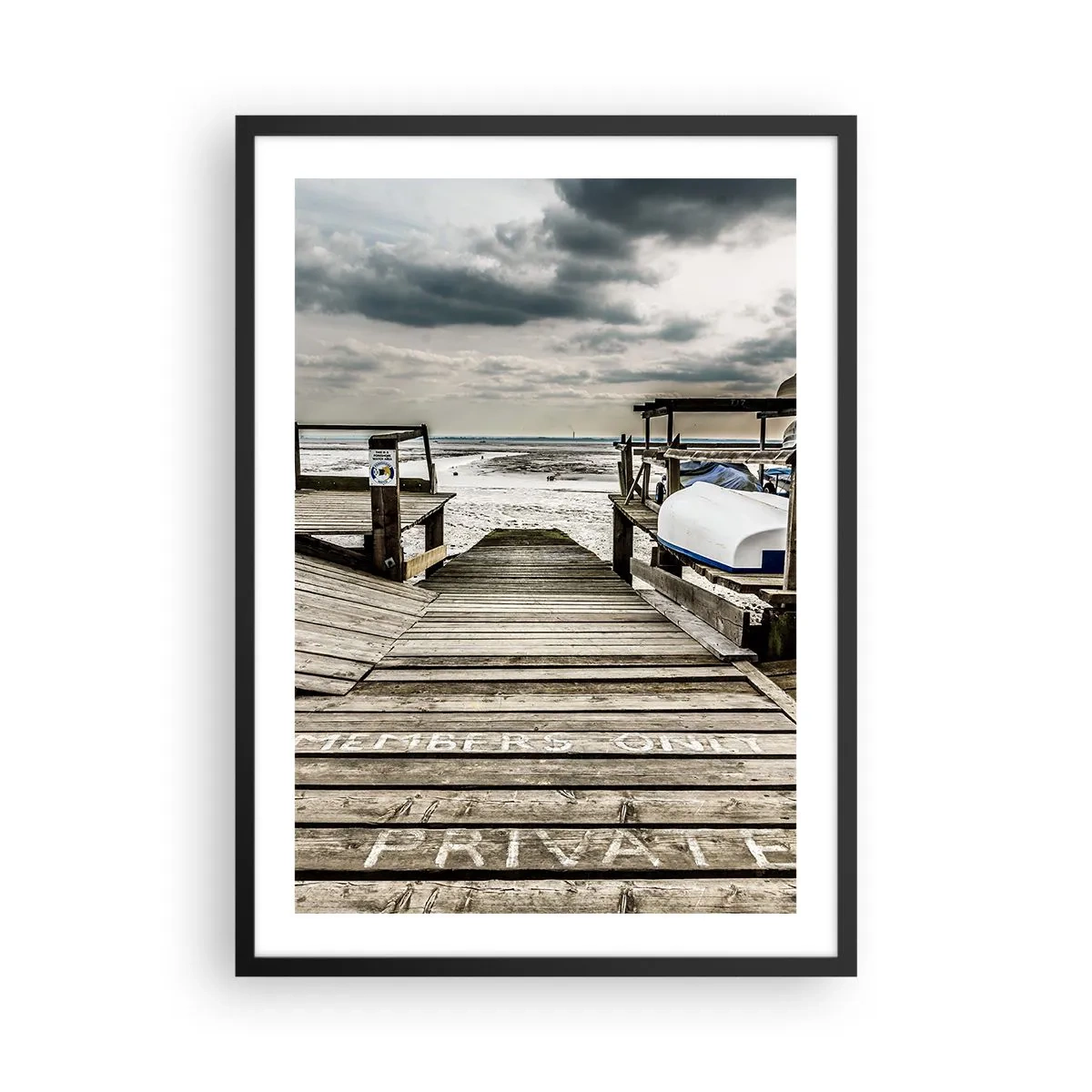 Poster in einem schwarzem Rahmen - Holzsteg über dem Meer - 50x70cm - Mitternachtsstrand - Moderne Wanddekoration für Wohnzimmer und Schlafzimmer ARTTOR
