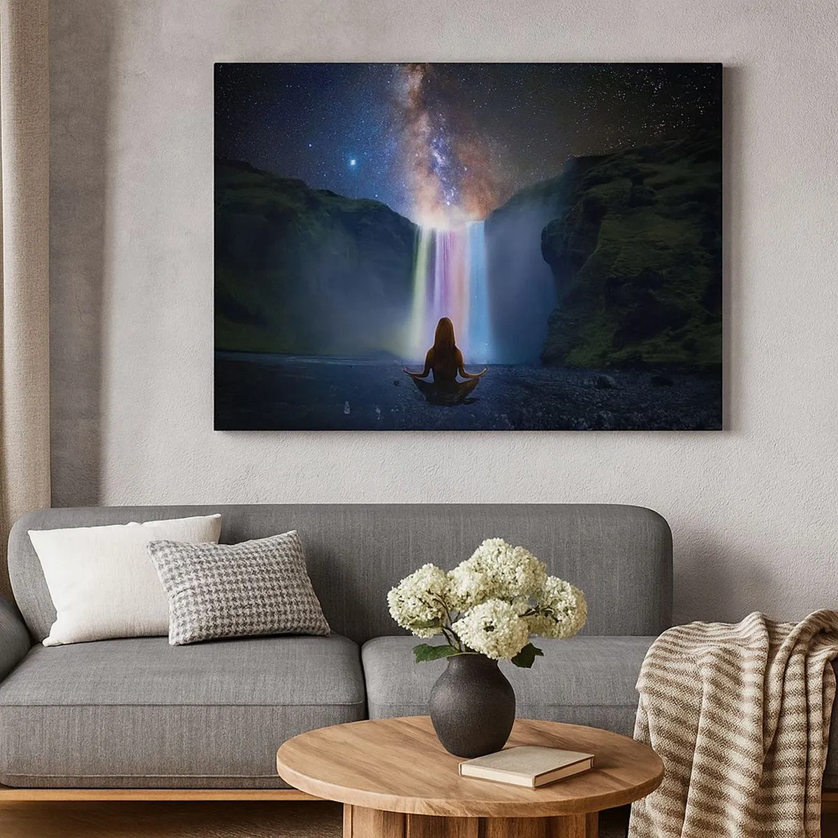 Bild auf Leinwand - Leinwandbild - Meditation vor einem Wasserfall inmitten der Sterne - 70x50cm - Absolute Harmonie - Moderne Wanddekoration für Wohnzimmer und Schlafzimmer ARTTOR