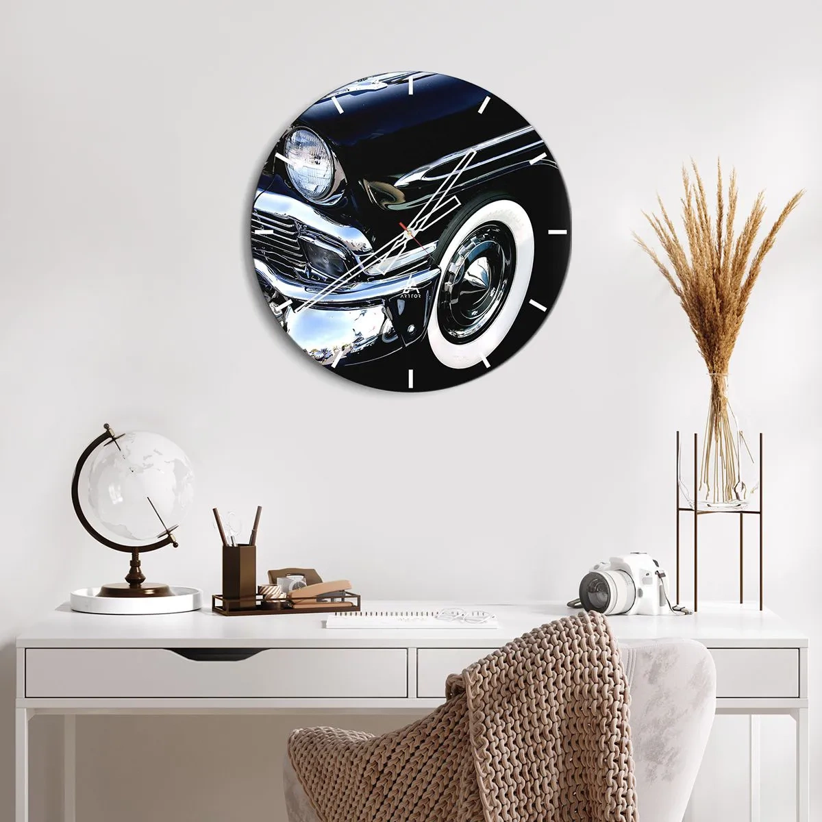 Wanduhr - Glasuhr - Ein glänzend schwarzes Retro-Auto im klassischen Stil - 30x30cm - Klassiker in Silber, Schwarz und Weiß - Moderne Wanddekoration für Wohnzimmer, Küche und Schlafzimmer ARTTOR