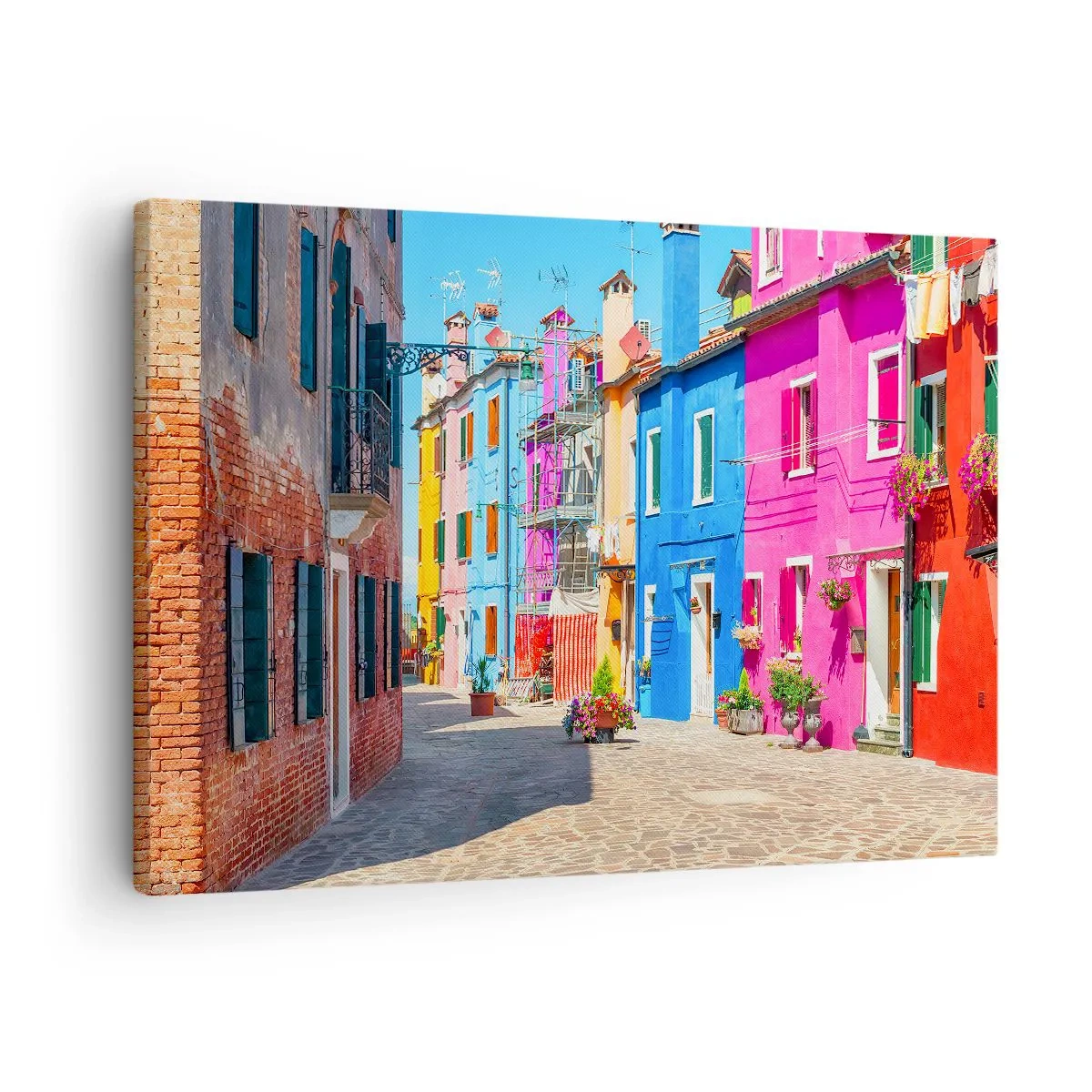 Bild auf Leinwand - Leinwandbild - Bunte Gebäude in einer engen Stadtstraße - 70x50cm - Städtchen "Zu Papageien" - Moderne Wanddekoration für Wohnzimmer und Schlafzimmer ARTTOR