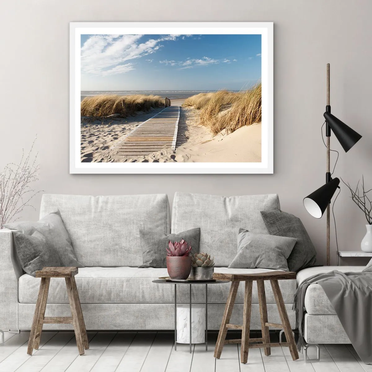 Poster in einem weißen Rahmen - Hinter der Düne, im Rauschen des Grases - 70x50 cm