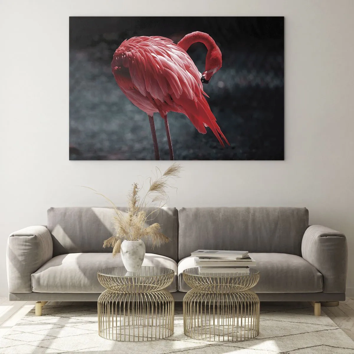 Glasbild - Bild auf glas - Ein Flamingo in intensiven Rottönen auf dunklem Hintergrund - 120x80cm - Ein purpurrotes Gedicht der Natur - Moderne Wanddekoration für Wohnzimmer und Schlafzimmer ARTTOR