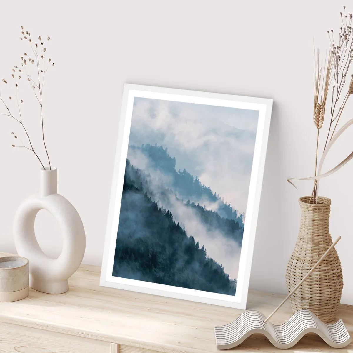 Poster in einem weißen Rahmen - Mystik der Berge - 50x70 cm