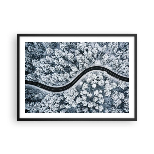 Poster in einem schwarzem Rahmen - Eine Vogelperspektive auf eine kurvenreiche Straße in einem Winterwald - 70x50cm - Durch den Winterwald - Moderne Wanddekoration für Wohnzimmer und Schlafzimmer ARTTOR