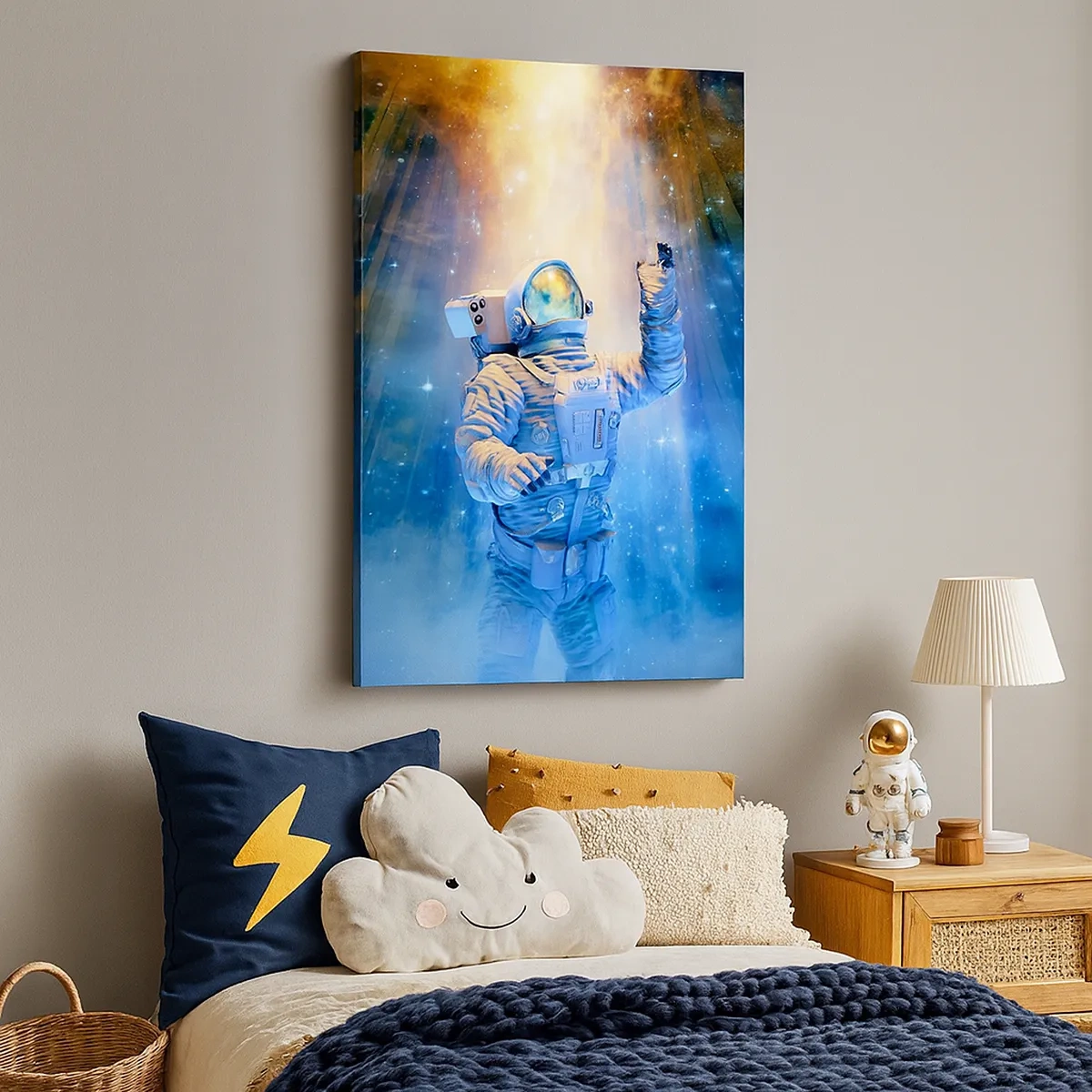 Bild auf Leinwand - Leinwandbild - Astronaut im Licht einer kosmischen Explosion voller Sterne - 50x70cm - Endlich am Ende - Moderne Wanddekoration für Wohnzimmer und Schlafzimmer ARTTOR