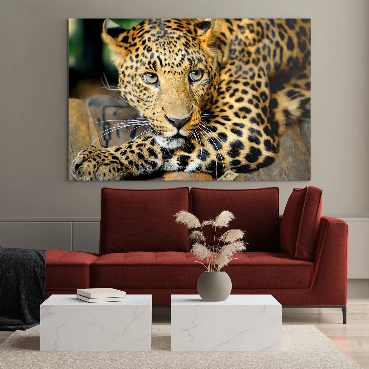 Glasbild - Bild auf glas - Leopard ruht auf einer Holzoberfläche - 100x70cm - Keine Angst, komm mal her - Moderne Wanddekoration für Wohnzimmer und Schlafzimmer ARTTOR