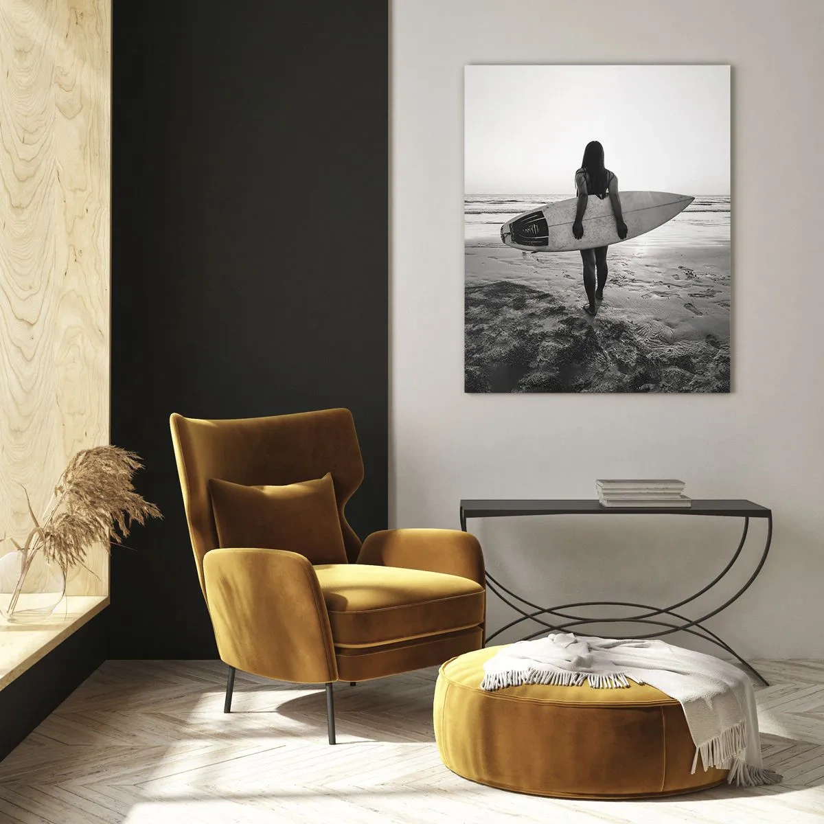 Glasbild - Bild auf glas - Frau mit Surfbrett am Strand bei Sonnenaufgang - 50x70cm - Die Tochter der Meereswelle - Moderne Wanddekoration für Wohnzimmer und Schlafzimmer ARTTOR