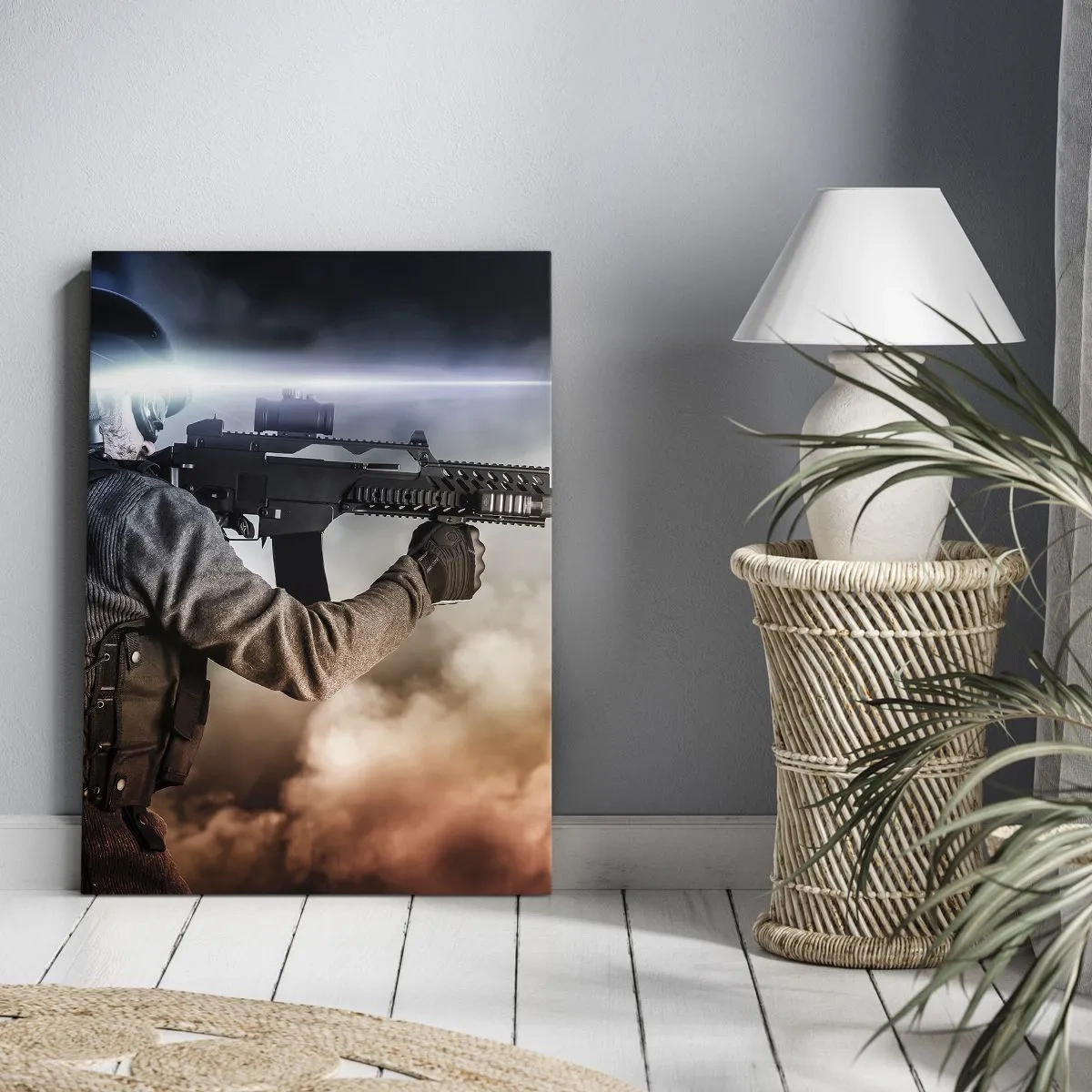 Bild auf Leinwand - Leinwandbild - Ein Soldat im Einsatz mit einem Gewehr vor einem Hintergrund aus Wolken und Licht. - 80x120cm - Nur ein Held - Moderne Wanddekoration für Wohnzimmer und Schlafzimmer ARTTOR