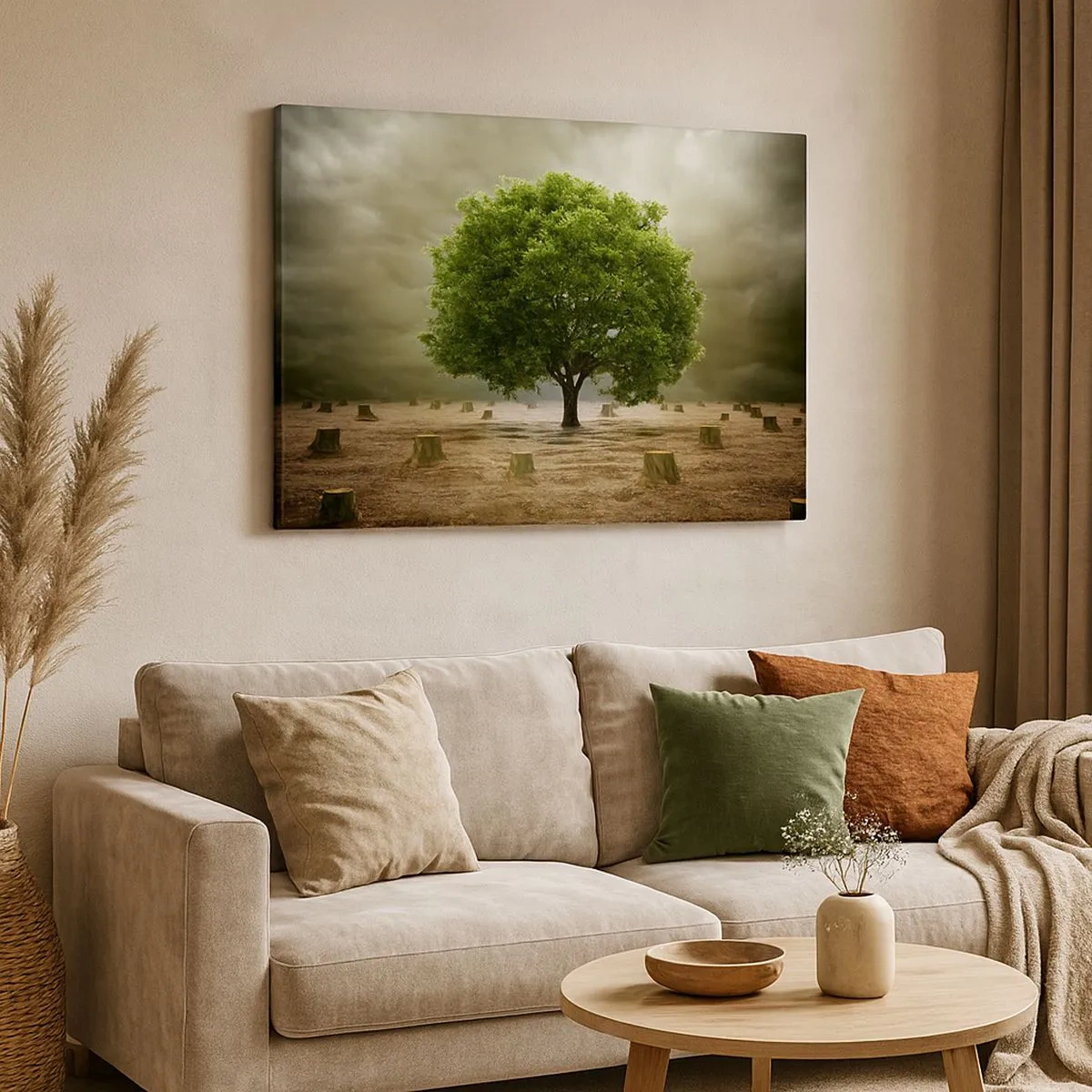 Bild auf Leinwand - Leinwandbild - Ein grüner Baum, umgeben von gefällten Baumstämmen vor einem bewölkten Himmel - 70x50cm - Alle Hoffnung - Moderne Wanddekoration für Wohnzimmer und Schlafzimmer ARTTOR