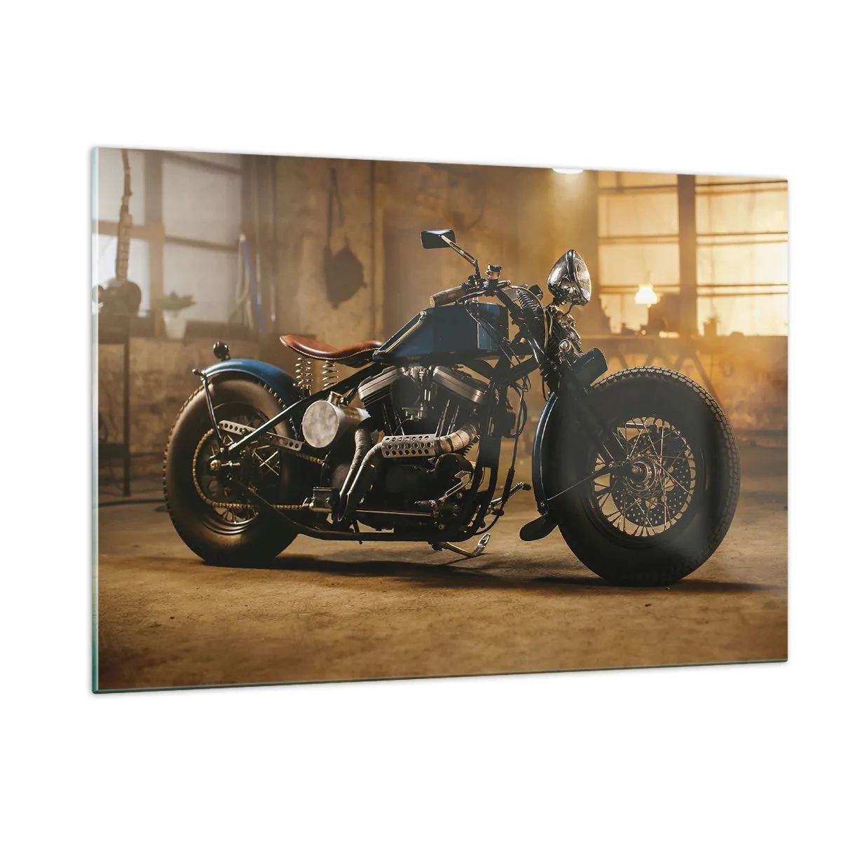 Glasbild - Bild auf glas - Stimmungsvolle Aufnahme eines klassischen Motorrads in einer Garage - 120x80cm - Ich kann alles - Moderne Wanddekoration für Wohnzimmer und Schlafzimmer ARTTOR