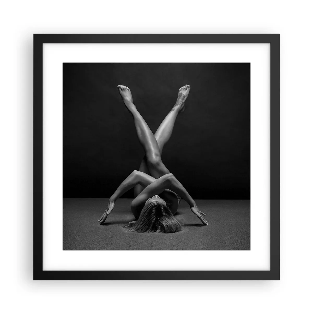 Poster in einem schwarzem Rahmen - Die Geometrie der Nacktheit - 40x40 cm