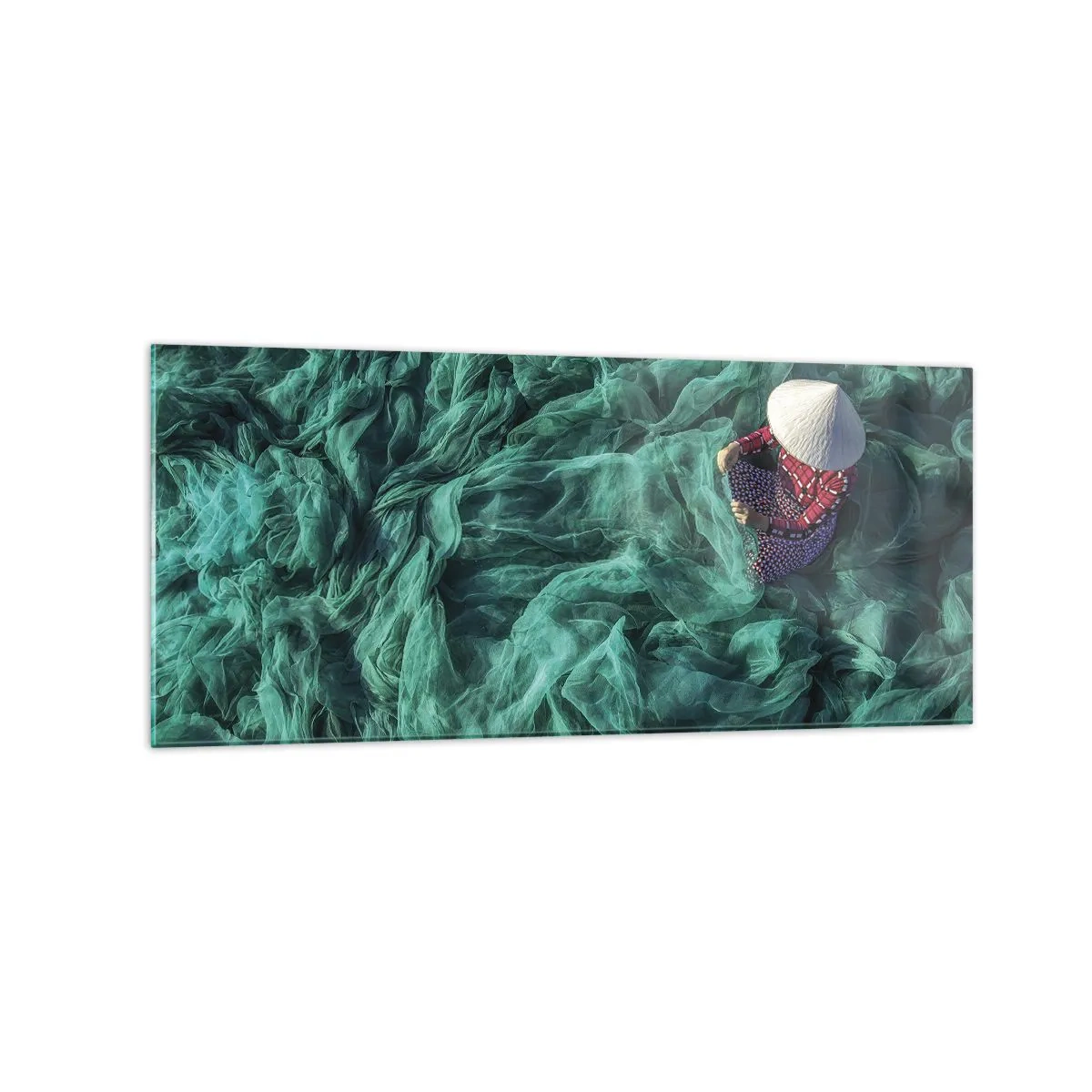 Glasbild - Bild auf glas - Eine Person mit Hut zwischen grünen Fischernetzen - 120x50cm - In einem Meer aus Netzen - Moderne Wanddekoration für Wohnzimmer und Schlafzimmer ARTTOR