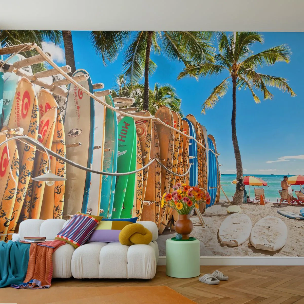 Fototapete Premium Canvas - Surfbretter an einem Strand mit Palmen - 100x70cm - Sonniger Spaß - Moderne Wanddekoration für Wohnzimmer und Schlafzimmer ARTTOR