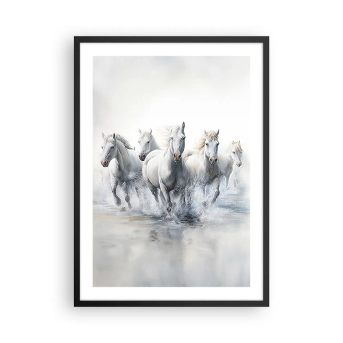 Poster in einem schwarzem Rahmen - Weiße Pferde galoppieren durch Wasser in einer dynamischen Umgebung - 50x70cm - Weiße Magie - Moderne Wanddekoration für Wohnzimmer und Schlafzimmer ARTTOR