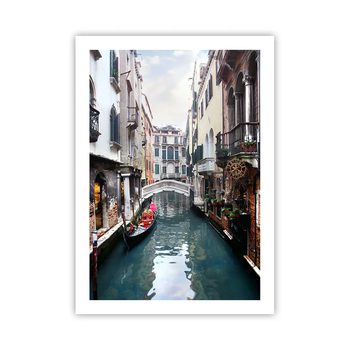 Poster - Venedig-Kanal mit Gondel und Brücke - 50x70cm - Venezianische Landschaft mit Gondel und Brücke - Moderne Wanddekoration für Wohnzimmer und Schlafzimmer ARTTOR
