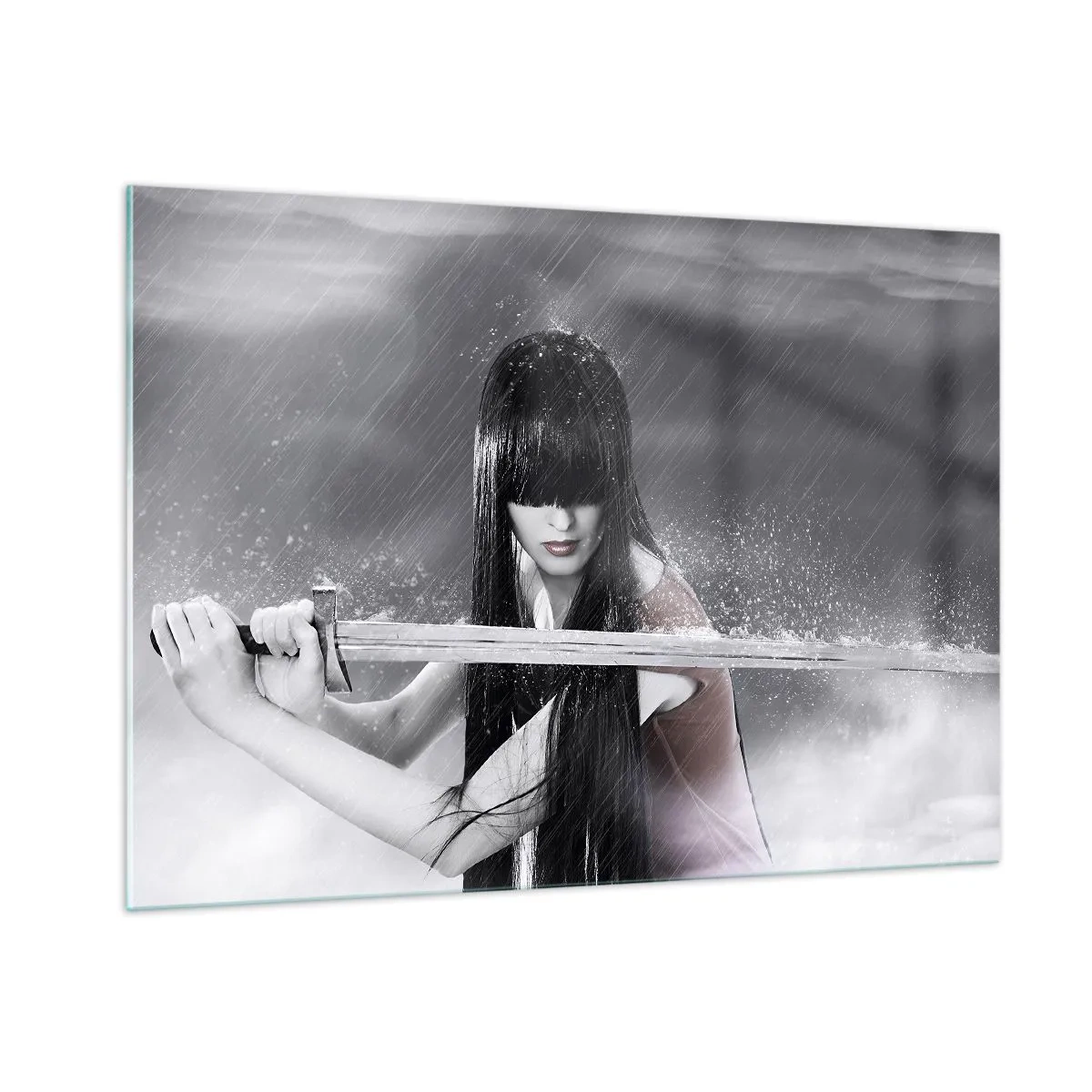 Glasbild - Bild auf glas - Eine Frau mit einem Schwert im Regen auf einem monochromen Hintergrund. - 100x70cm - Schön und gefährlich - Moderne Wanddekoration für Wohnzimmer und Schlafzimmer ARTTOR