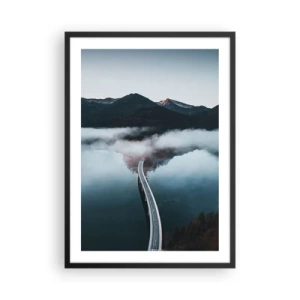 Poster in einem schwarzem Rahmen - Eine Brücke über einen ruhigen See, im Hintergrund spiegeln sich die Berge. - 50x70cm - Über Wasser so glatt wie ein Spiegel - Moderne Wanddekoration für Wohnzimmer und Schlafzimmer ARTTOR