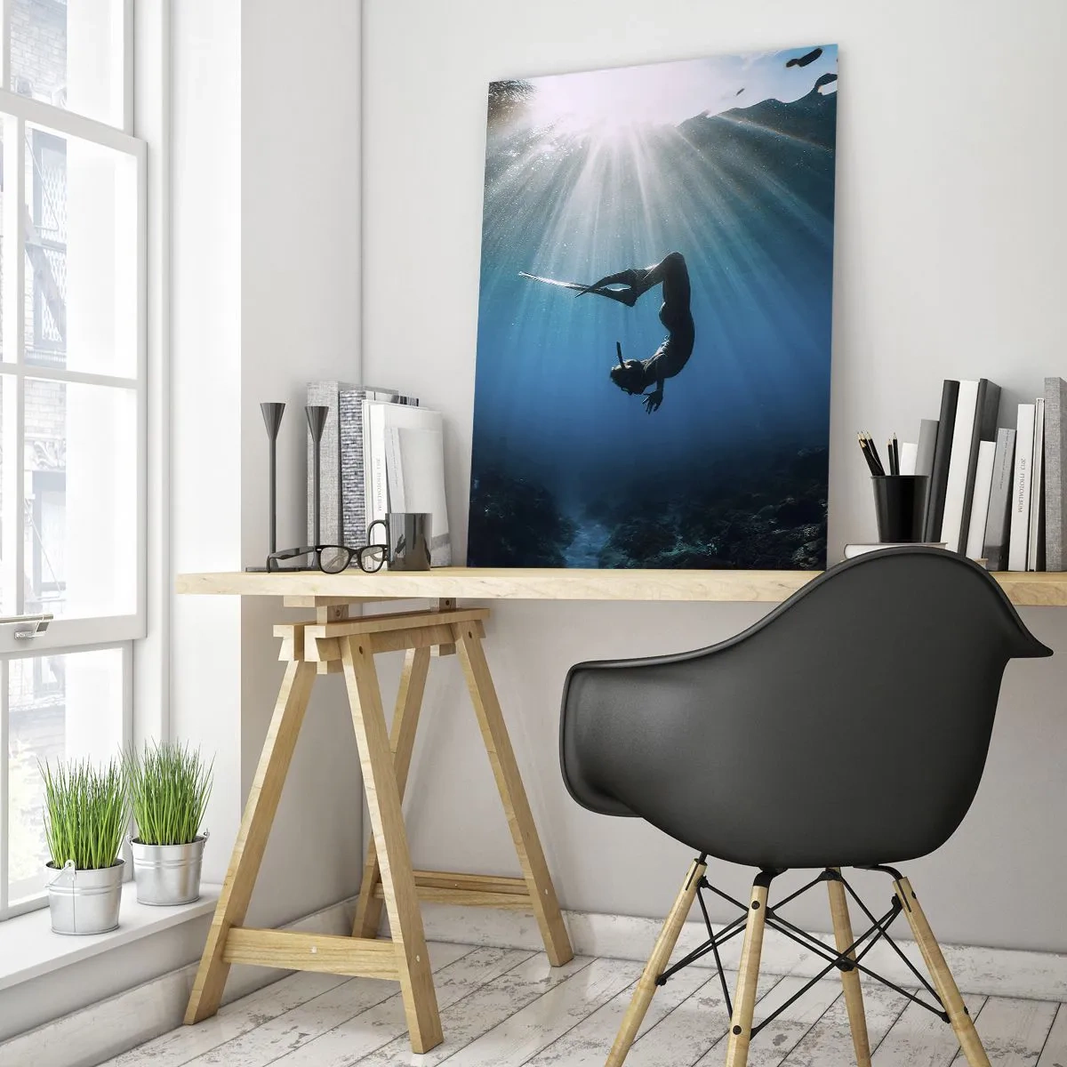 Glasbild - Bild auf glas - Ein Taucher bewegt sich unter Wasser in den Lichtstrahlen - 50x70cm - Tanz unter Wasser - Moderne Wanddekoration für Wohnzimmer und Schlafzimmer ARTTOR