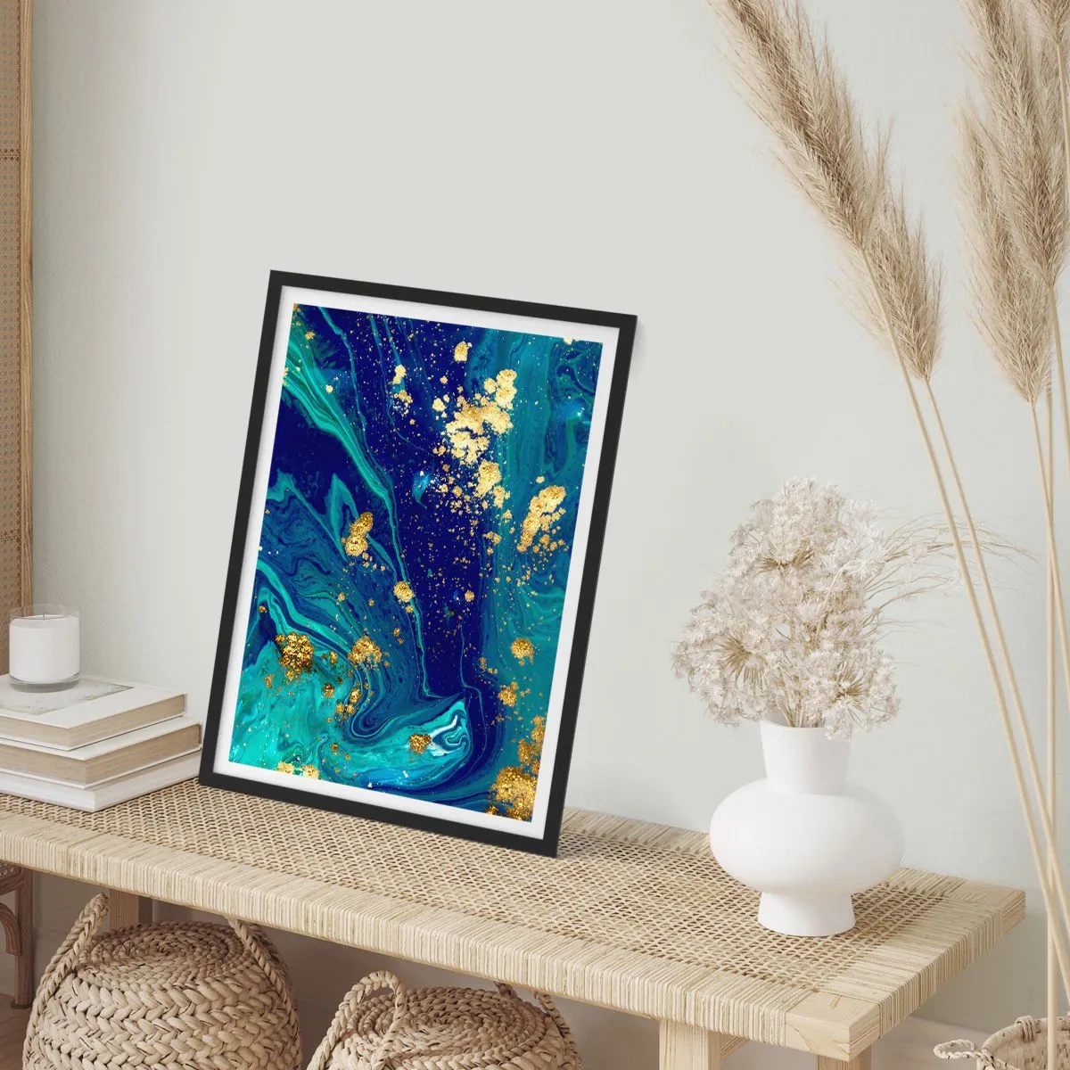 Poster in einem schwarzem Rahmen - Die Blütenblätter der Sonne - 70x100 cm