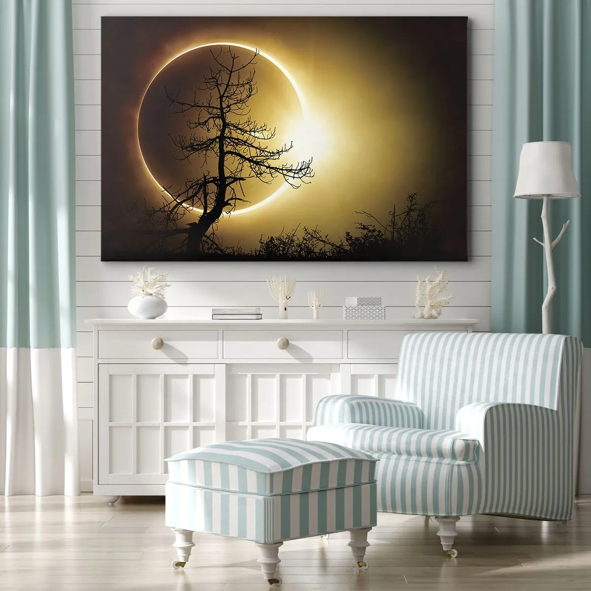 Bild auf Leinwand - Leinwandbild - Sonnenfinsternis mit einer Baumsilhouette im Vordergrund - 70x50cm - Totale Finsternis - Moderne Wanddekoration für Wohnzimmer und Schlafzimmer ARTTOR