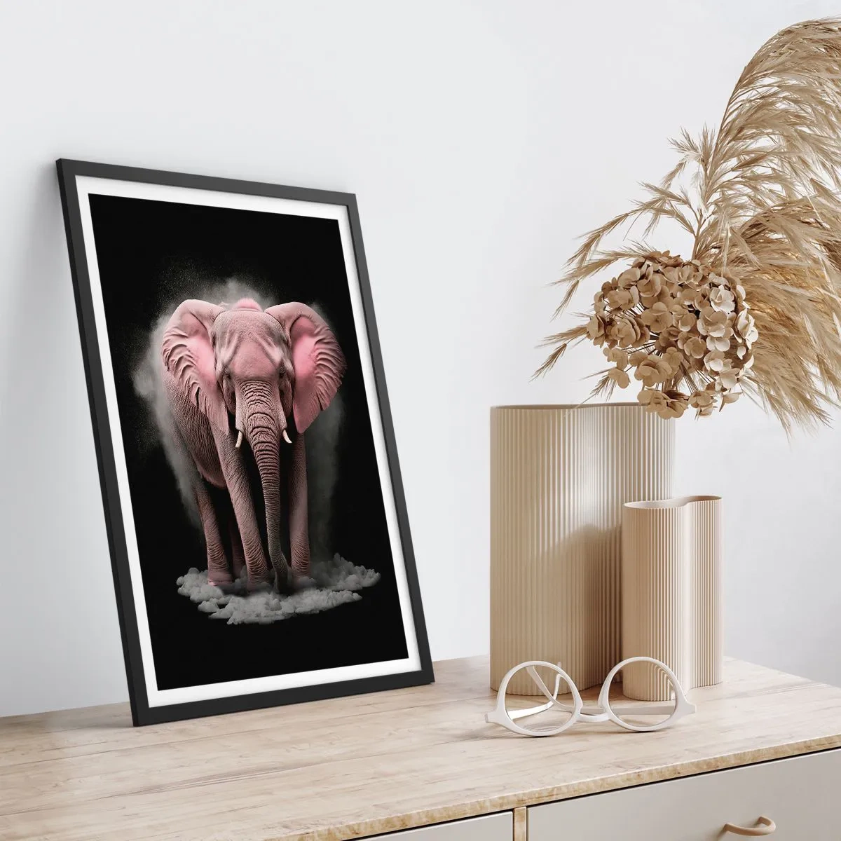 Poster in einem schwarzem Rahmen - Ein rosa Elefant in einem dynamischen, schwarzen Raum - 50x70cm - Denke nicht an einen rosa Elefanten! - Moderne Wanddekoration für Wohnzimmer und Schlafzimmer ARTTOR