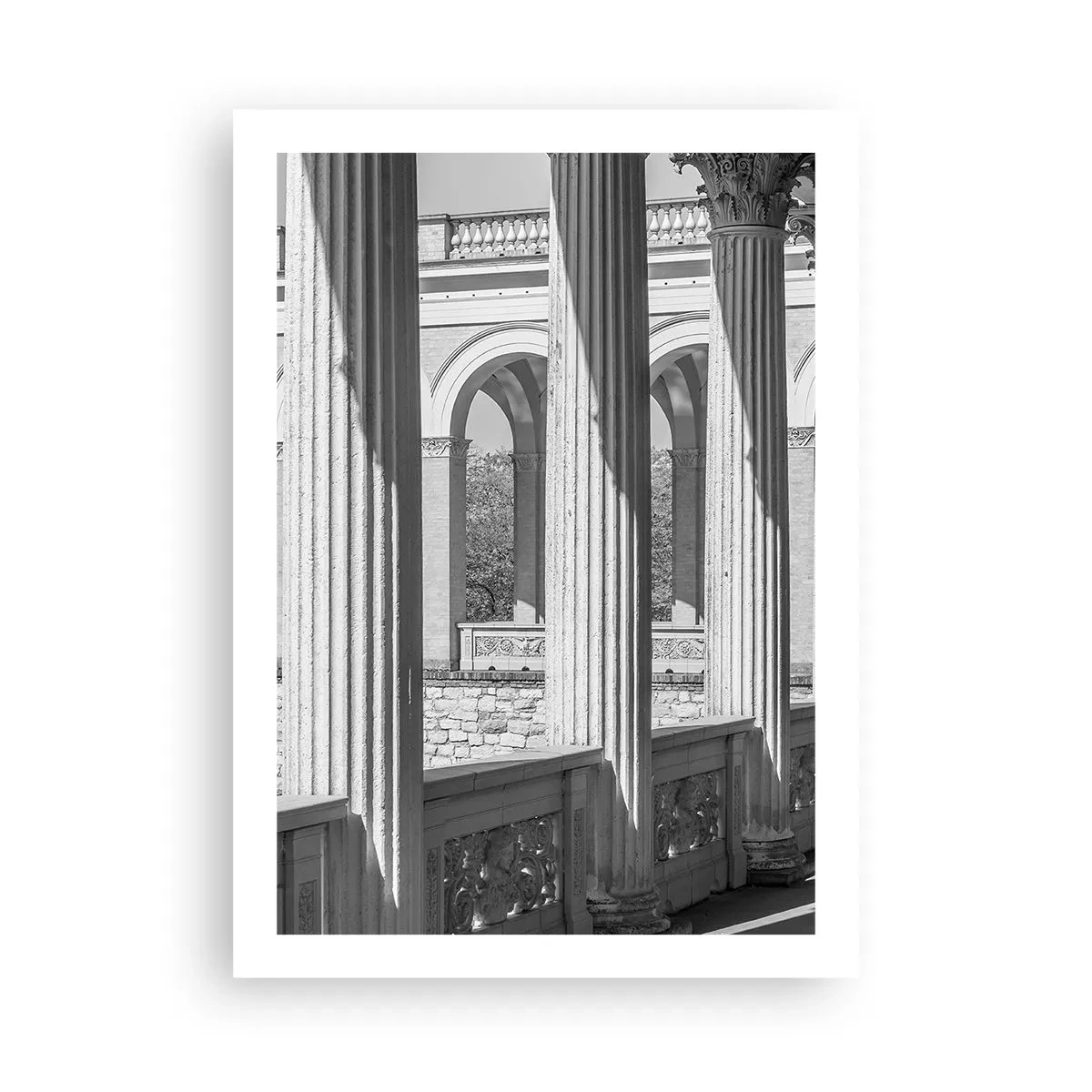 Poster - Säulen in der Architektur mit subtilen Schatten - 50x70cm - Sonnige Arkade - Moderne Wanddekoration für Wohnzimmer und Schlafzimmer ARTTOR