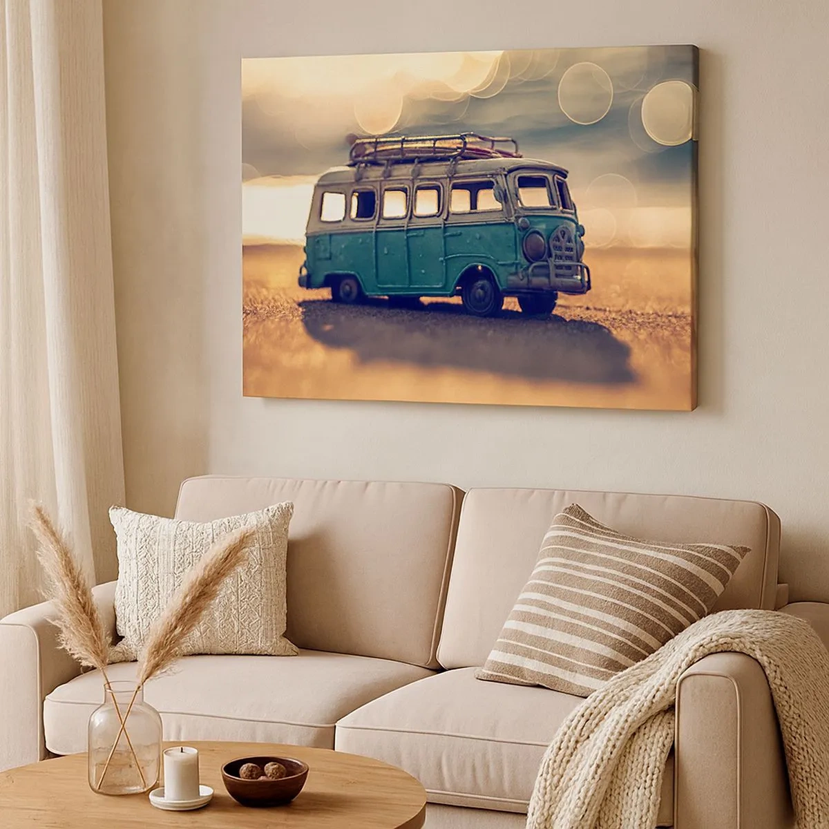 Bild auf Leinwand - Leinwandbild - Retro-Bus gegen verschwommenes Licht - 70x50cm - Das Ende der Idole: Geld und Arbeit - Moderne Wanddekoration für Wohnzimmer und Schlafzimmer ARTTOR