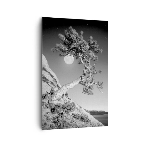 Bild auf Leinwand - Leinwandbild - Schwarz-weißer Baum auf einer Klippe mit dem Mond im Hintergrund - 80x120cm - Siegreiche Kämpferin - Moderne Wanddekoration für Wohnzimmer und Schlafzimmer ARTTOR