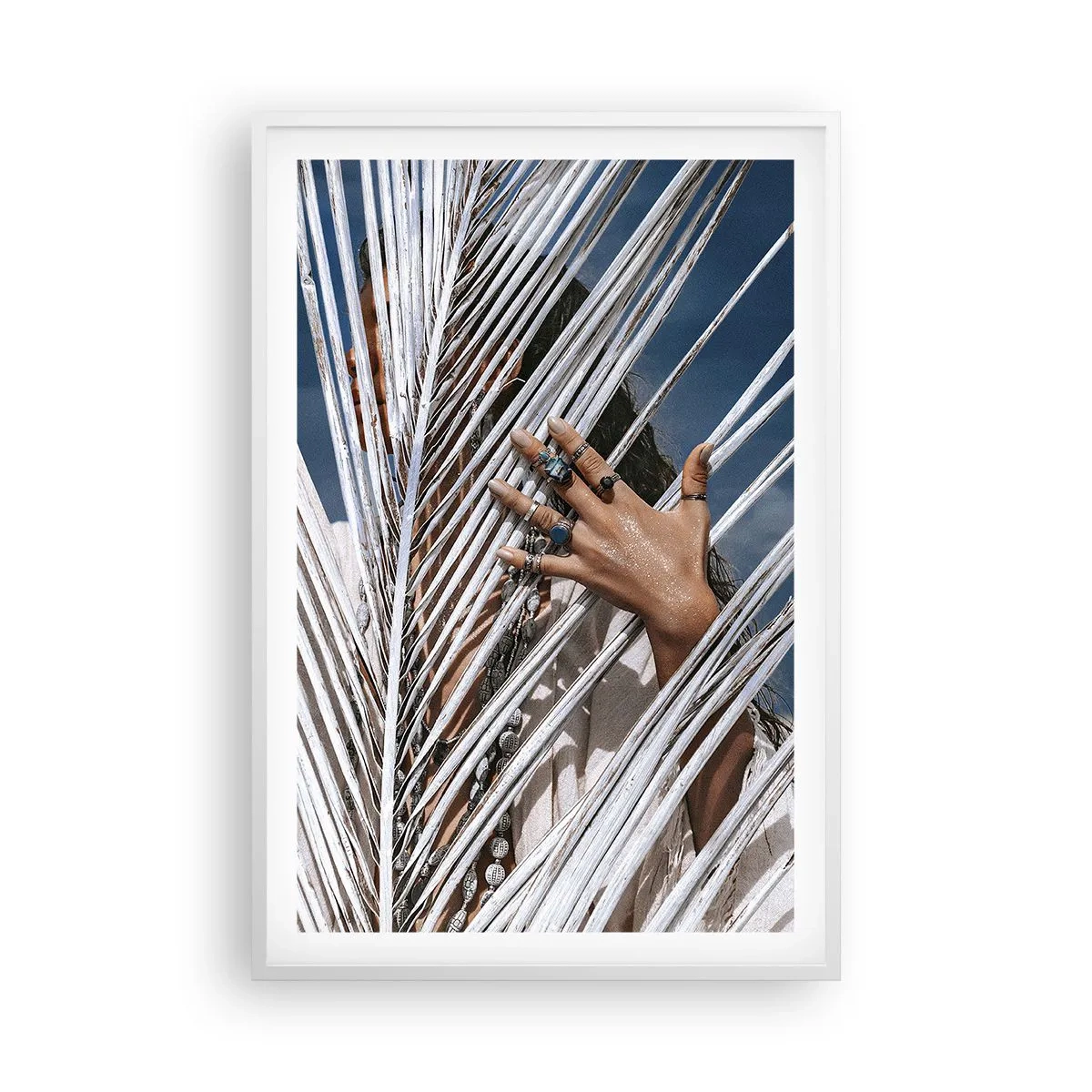 Poster in einem weißen Rahmen - Das Mädchen des Schamanen? - 61x91 cm