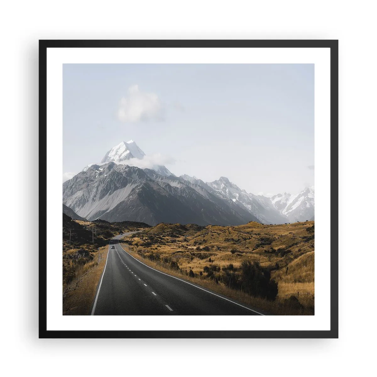 Poster in einem schwarzem Rahmen - Der Weg ins Herz der Berge - 60x60 cm