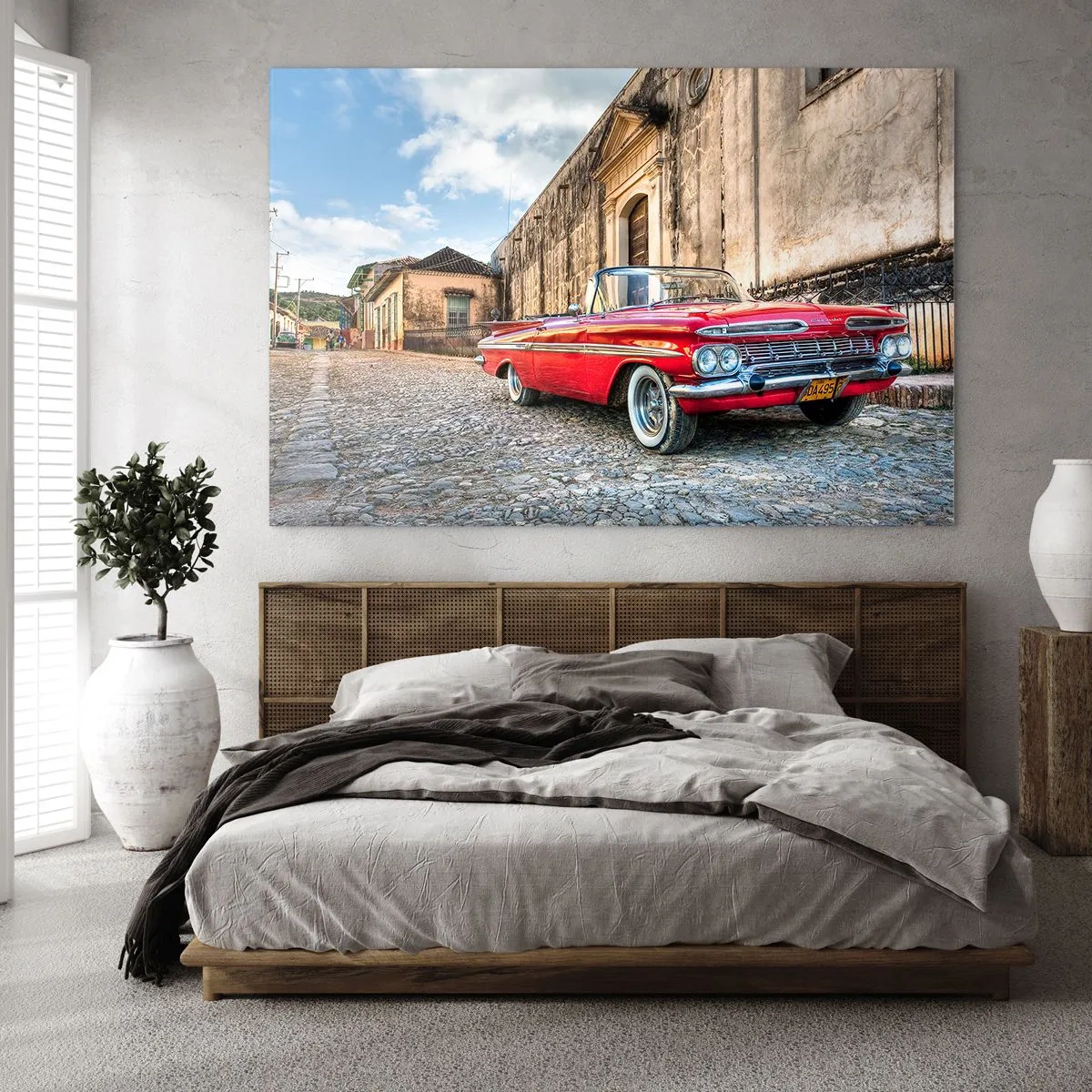 Glasbild - Bild auf glas - Ein klassisches rotes Cabrio auf einer Kopfsteinpflasterstraße in einer Retro-Umgebung - 70x50cm - Kubanische Emotionen - Moderne Wanddekoration für Wohnzimmer und Schlafzimmer ARTTOR