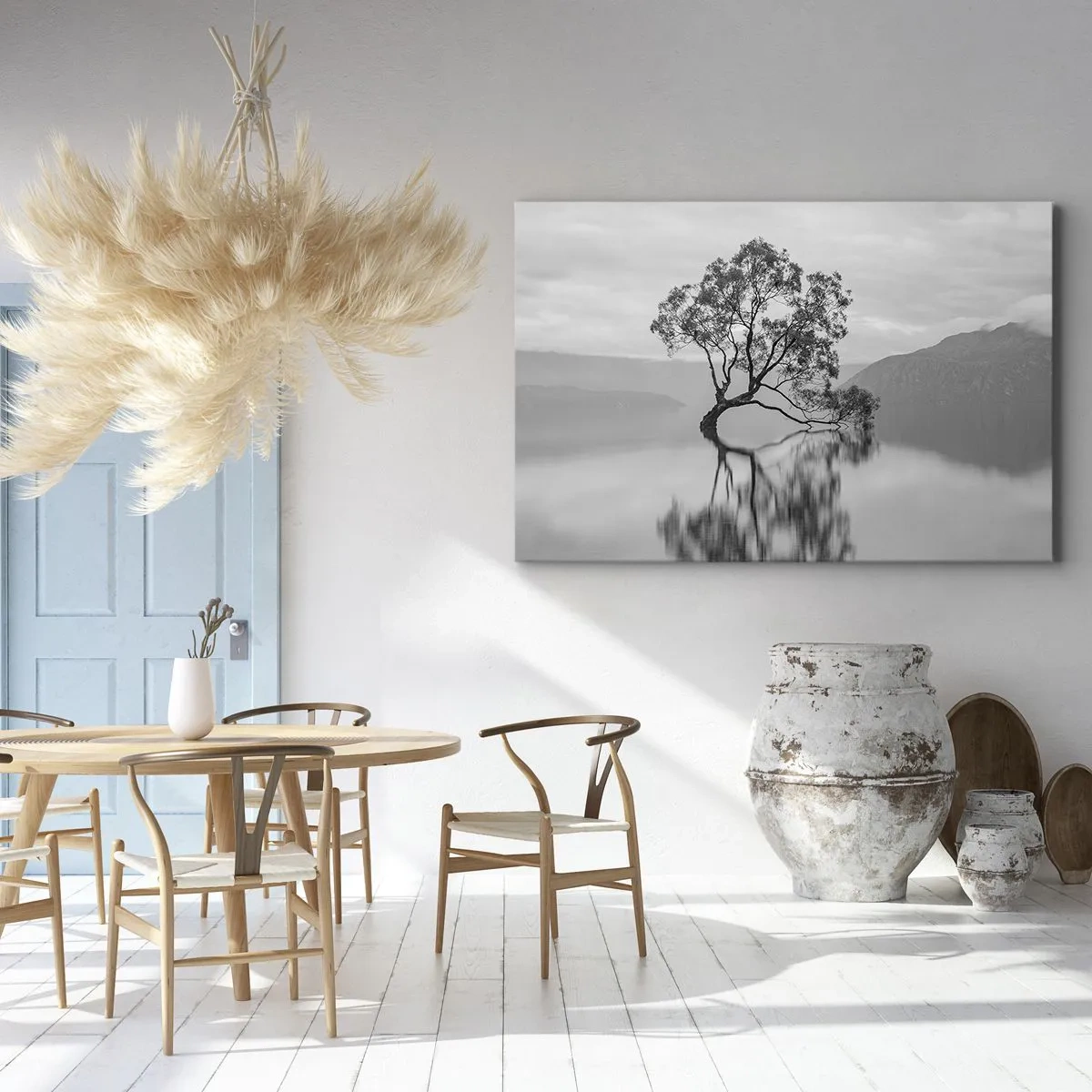 Bild auf Leinwand - Leinwandbild - Ein einsamer Baum spiegelt sich im Wasser mit Bergen im Hintergrund - 70x50cm - Es gibt so ein Land - Moderne Wanddekoration für Wohnzimmer und Schlafzimmer ARTTOR