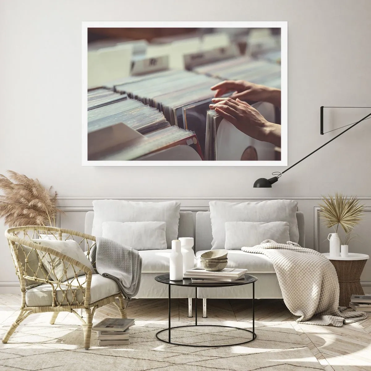 Poster - Hände blättern durch eine Vinylsammlung - 100x70cm - Auf der Suche nach Emotionen - Moderne Wanddekoration für Wohnzimmer und Schlafzimmer ARTTOR