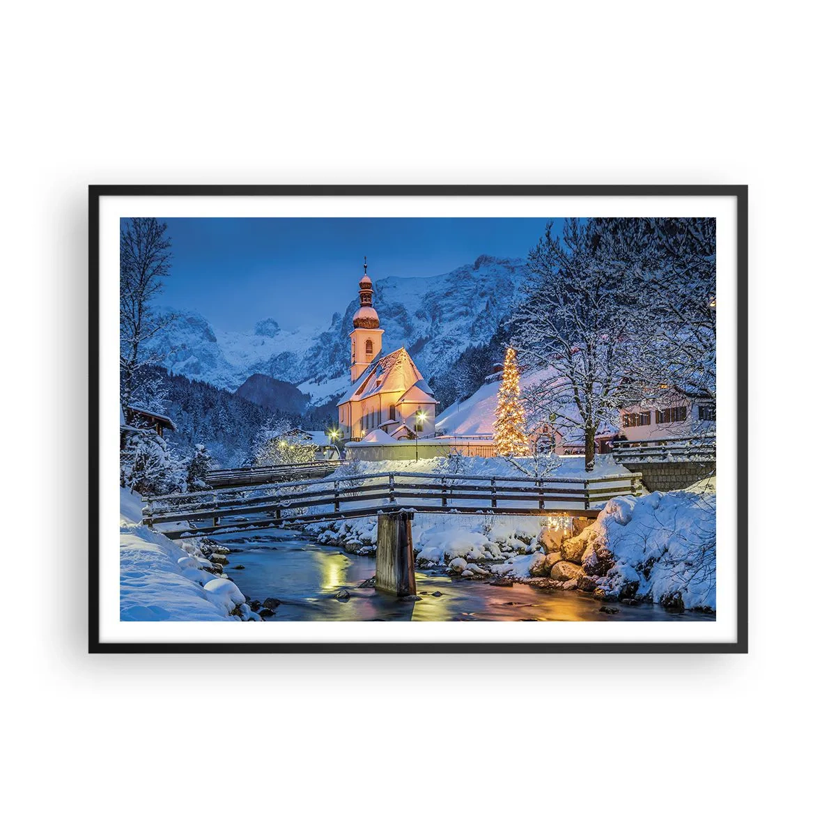 Poster in einem schwarzem Rahmen - Winterlandschaft mit Kirche, Brücke und Bergen in der Abenddämmerung - 100x70cm - Weihnachtsgeist - Moderne Wanddekoration für Wohnzimmer und Schlafzimmer ARTTOR