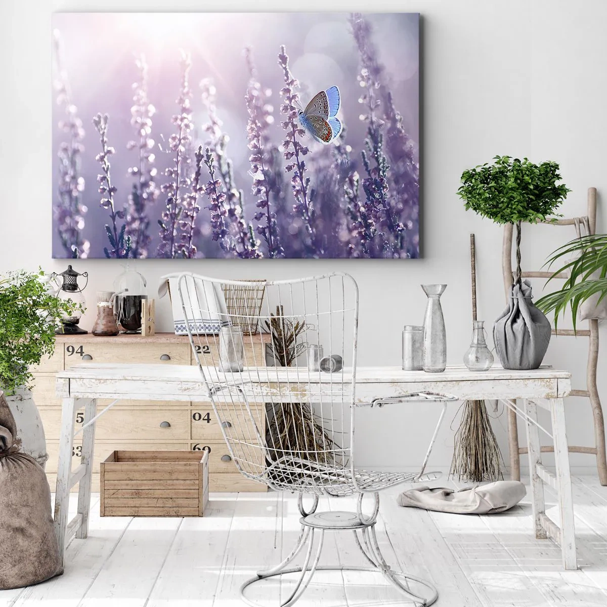Bild auf Leinwand - Leinwandbild - Ein Schmetterling auf blühendem Lavendel im Morgenlicht - 70x50cm - Schmetterlingskuss - Moderne Wanddekoration für Wohnzimmer und Schlafzimmer ARTTOR