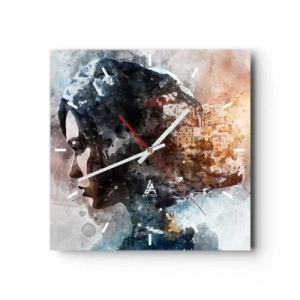 Wanduhr - Glasuhr - Porträt einer Frau, die ihr Gesicht mit einer Stadtlandschaft im Hintergrund kombiniert - 30x30cm - Eine Geschichte über ein Mädchen mit einer Stadt im Hintergrund - Moderne Wanddekoration für Wohnzimmer und Schlafzimmer ARTTOR