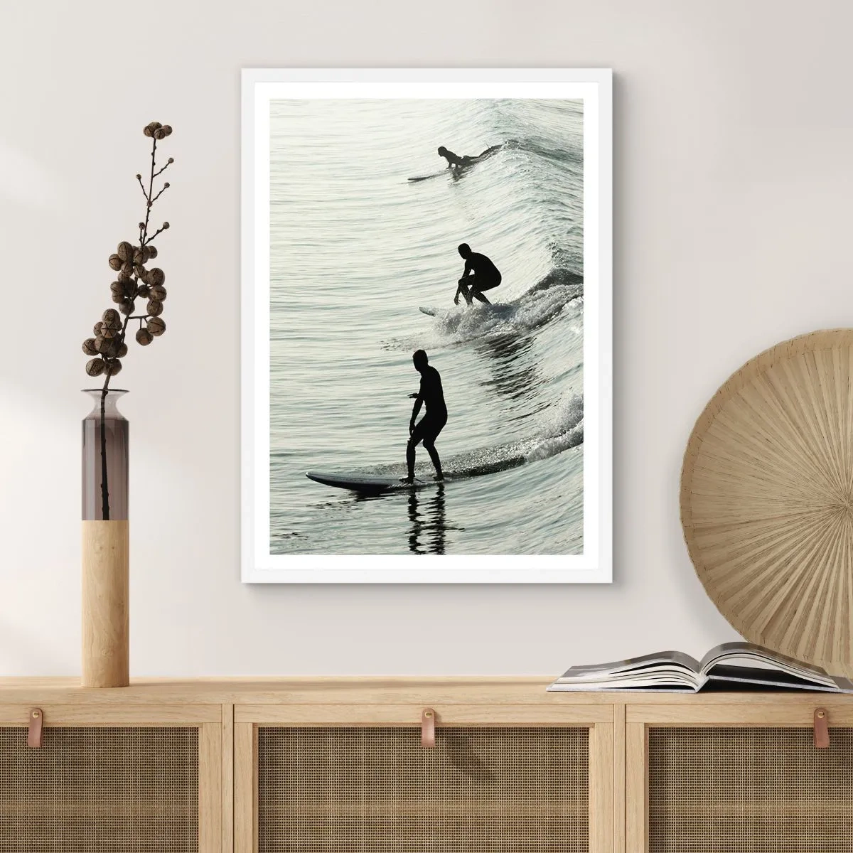 Poster in einem weißen Rahmen - Gegen die Welle - 70x100 cm