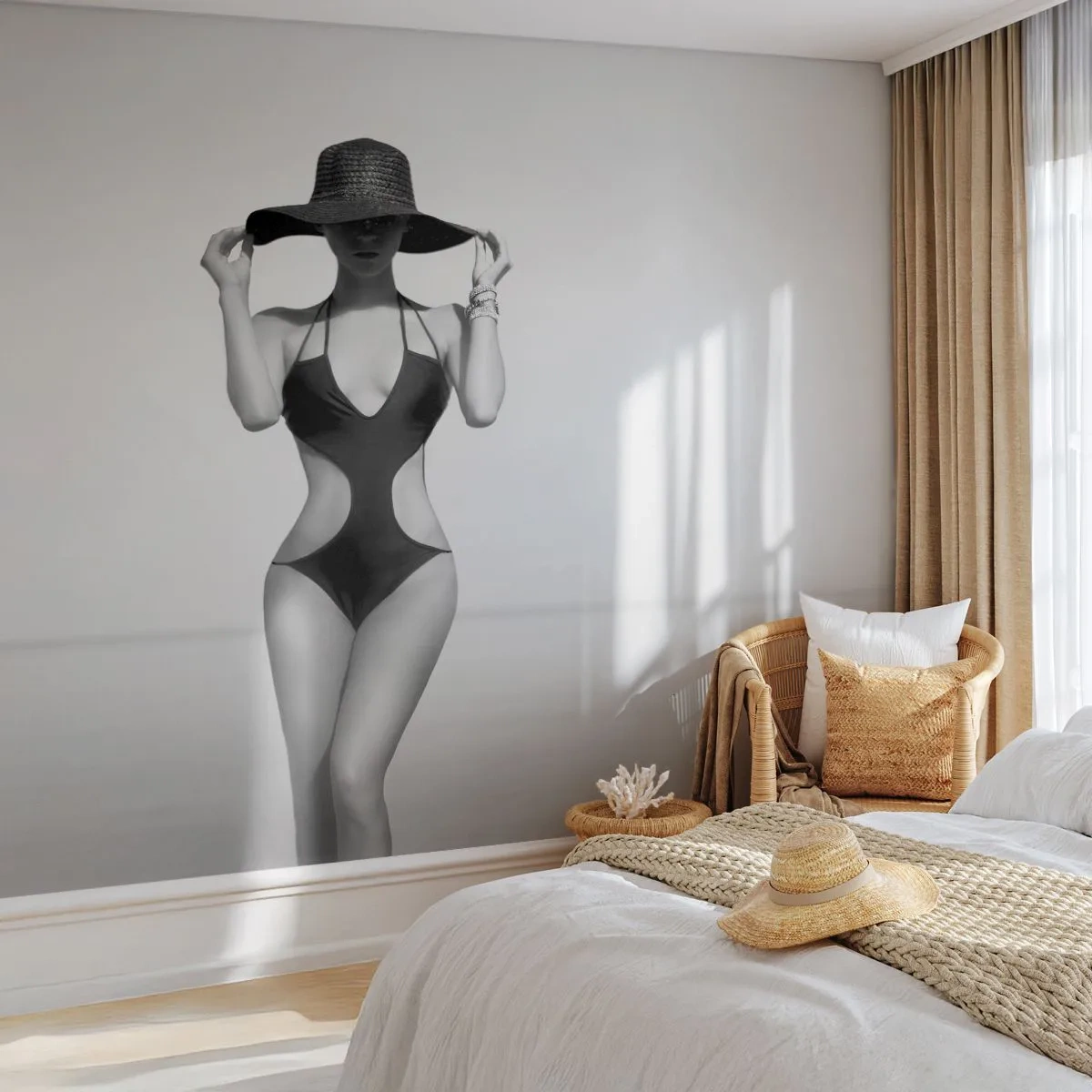 Fototapete Premium Sand - Stilvolle Frau im Badeanzug gegen das Meer - 100x70cm - Mein Name ist: Eleganz - Moderne Wanddekoration für Wohnzimmer und Schlafzimmer ARTTOR