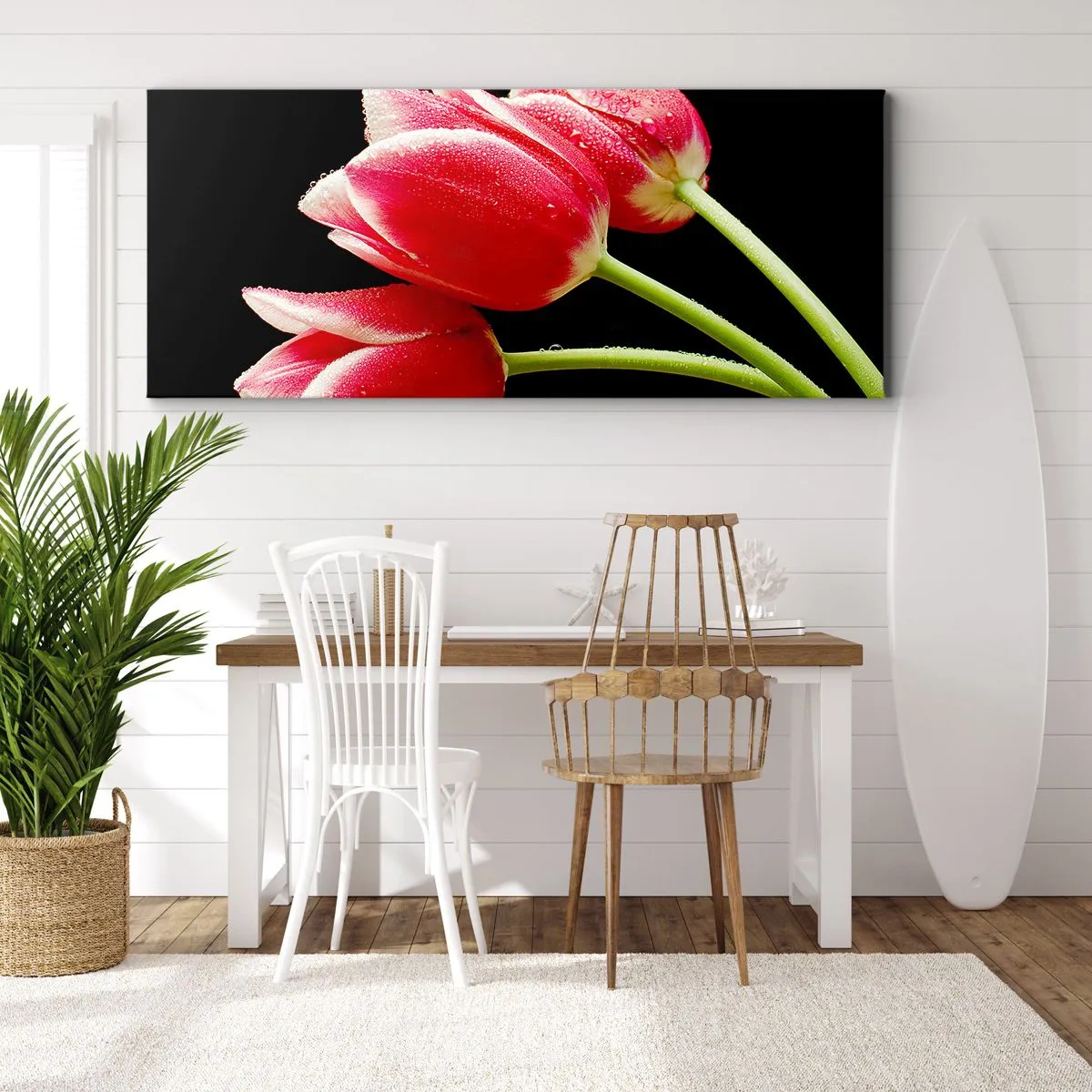 Bild auf Leinwand - Leinwandbild - Rote Tulpen mit Tautropfen auf schwarzem Hintergrund - 140x50cm - Ein Versprechen der reinen Liebe - Moderne Wanddekoration für Wohnzimmer und Schlafzimmer ARTTOR