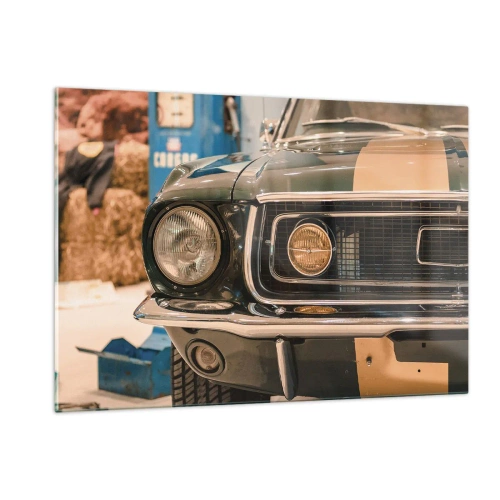 Glasbild - Bild auf glas - Nahaufnahme eines Oldtimers, Mustang, in einer Werkstatt - 120x80cm - Treffen mit einer Legende - Moderne Wanddekoration für Wohnzimmer und Schlafzimmer ARTTOR