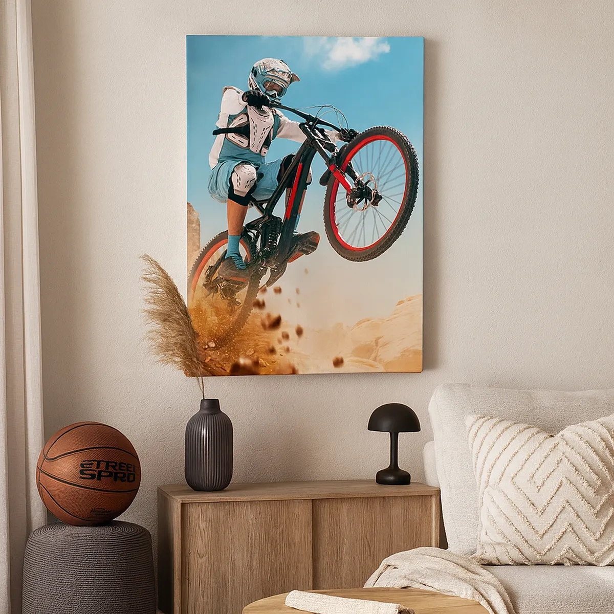 Bild auf Leinwand - Leinwandbild - Ein Mountainbiker macht einen Sprung vor einer Felskulisse - 50x70cm - Fahrrad-Wahnsinn-Dämon - Moderne Wanddekoration für Wohnzimmer und Schlafzimmer ARTTOR